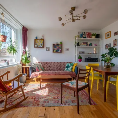 Cosy 2Bd Flat, Easy Access To City & Nature